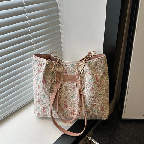 Women Cute Cartoon Bear Print Tote Bag Large Capacity Quilted Fabric Shoulder Bag With Metal Chain For Girls Sweet Style