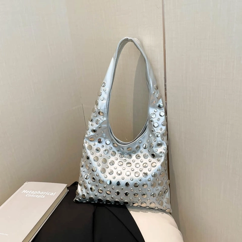 Bolso Hobo Con Remaches Para Mujer Cuero PU Brillante Gran Capacidad Bolso De Hombro Axilar Estilo Punk Rock Color Sólido Versátil