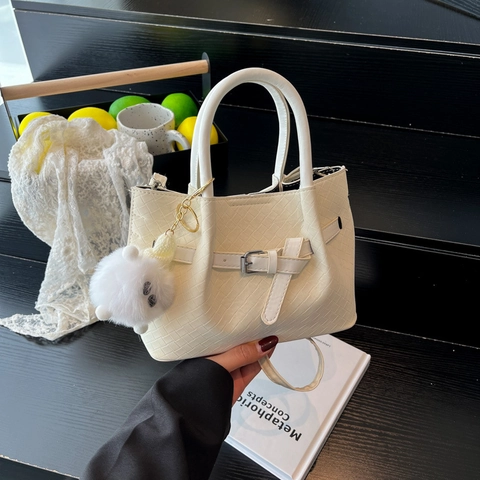Geweven PU Leren Emmer Tas Voor Dames Modieuze Schouder Crossbody Tas Met Riemgesp En Schattige Pluche Monster Hanger