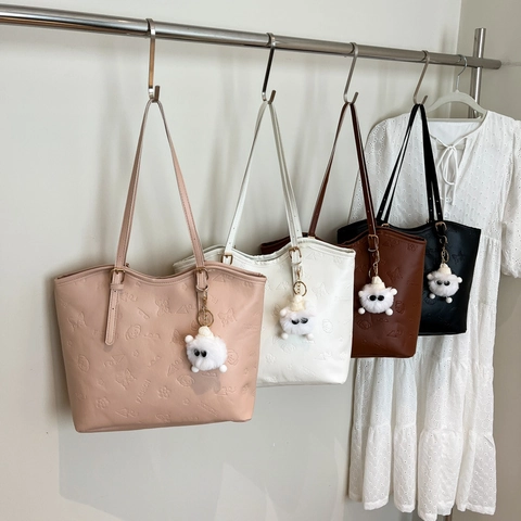 Retro Women PU Leather Tote Bag Large Capacity Embossed Butterfly Pattern Fashion Shoulder Commute Bag With Plush Pendant