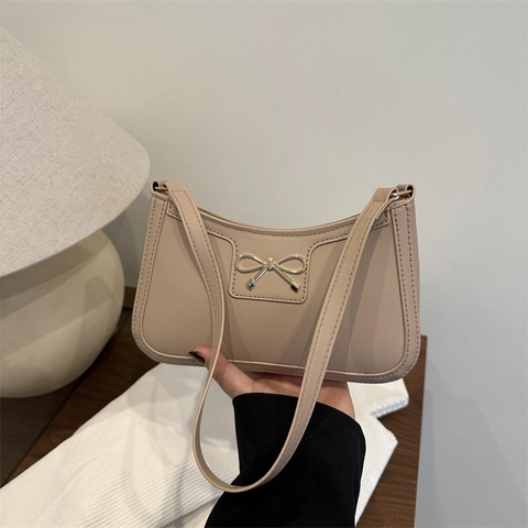 Women Underarm Baguette Bag PU Leather Metal Bow Decor Solid Color Elegant Commuting Shoulder Purse For Lady