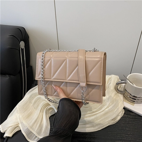 Women's Minimalist PU Leather Geometric Quilted Shoulder Bag Silver Chain Crossbody Small Square Flap Bag For Daily Travel