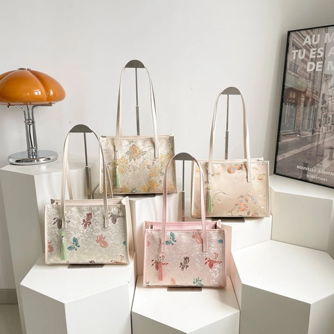 Dames Tote Tas Chinese Stijl Jacquard Borduurwerk Bloem Vis Patroon Grote Capaciteit Woon-Werkverkeer Schoudertas Met Kwast