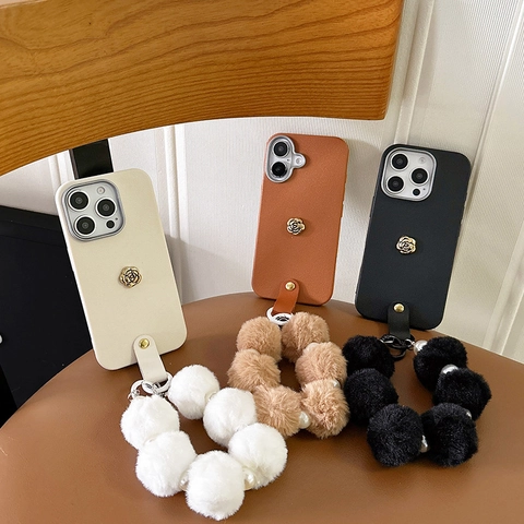 Coque de Téléphone en Cuir Camélia Avec Dragonne à Boules en Peluche Pour IPhone 16 17 Pro Max Plus Protection Femme Accessoire