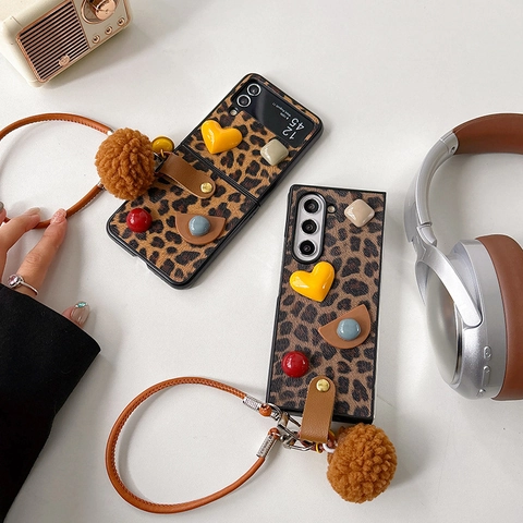 Leopard Print Case For Foldable Smartphone With 3D Heart Geometric Decor Leather Wrist Strap And Fur Ball Pendant