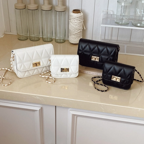 Damen Gesteppte Ketten Umhängetasche PU Leder Geometrische Nähte Mini Quadratische Tasche Gold Metallschloss Vielseitige Tasche
