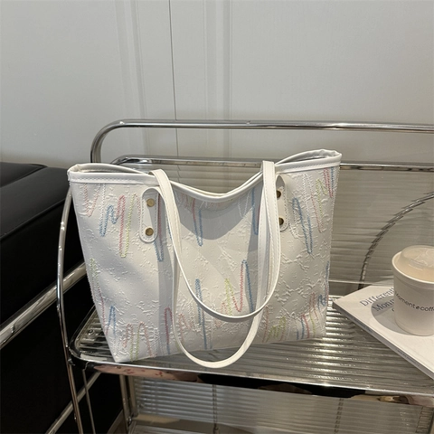 Borsa Tote Grande Da Donna In Tessuto Texturizzato Con Ricamo A Onde Colorate Decorazione Con Borchie Borsa A Spalla Con Cerniera
