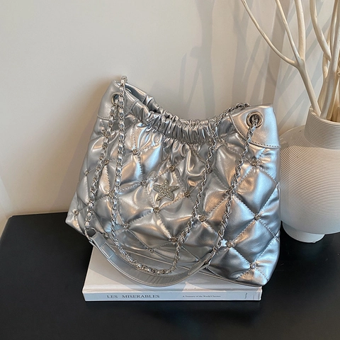 Damen Gesteppte PU-Leder Umhängetasche Stern-Strass-Dekor Kettengurt Mode Eimer-Stil Handtasche Trendy Accessoire