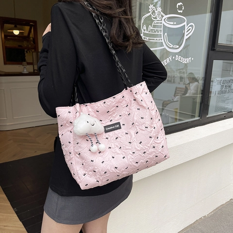 Gesteppte Tragetasche Für Damen Bubble Texture Schultertasche Mit Mini-Schleifenmuster Und Wolken-Plüschanhänger Kawaii Casual
