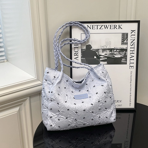 Women's Quilted Tote Bag With Bow Print Braided Handle Large Capacity Shoulder Bag With Cute Plush Cloud Pendant Handbag