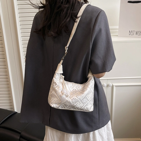 Bolso De Hombro De Media Luna De Jacquard Para Mujer Patrón Tradicional Bordado Bolso Hobo Correa Ajustable Decoración De Perlas Artificiales