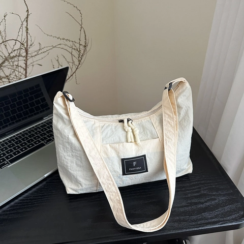 Sac Bandoulière Minimaliste pour Femmes Style Coréen Ins Nylon Plissé Sac à Épaule Léger pour Trajet Quotidien Voyage