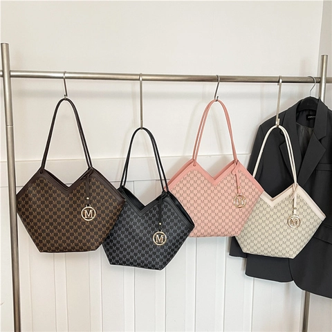 Mode Dames Tote Tas PU Leer Monogram Print Grote Capaciteit V-Hals Schoudertas Met Metalen Hanger Woon-Werkverkeer Tas