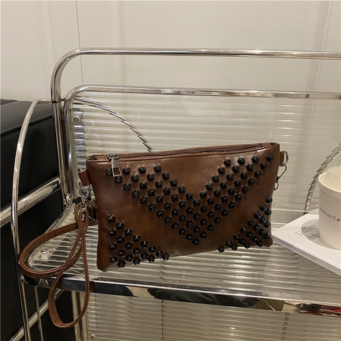 Damen PU Leder Nieten Umhängetasche V Muster Umschlag Clutch Schultertasche Lässiger Street Style