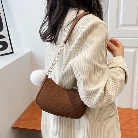 Bolso Bandolera Acolchado para Mujer Bolso de Hombro de Axila a la Moda Con Pompón y Cadena de Oro Bolso Cuadrado Pequeño Elegante