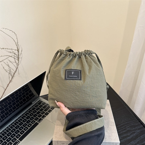 Women Drawstring Bucket Bag Wrinkled Nylon Fabric Adjustable Shoulder Strap Casual Minimalist Daily Crossbody Handbag