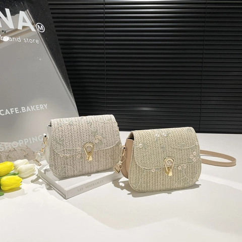 Sac Bandoulière Selle Tissé En Paille Broderie Florale Sangle PU Réglable Serrure Métallique Style Rétro Plage Été Pour Femmes