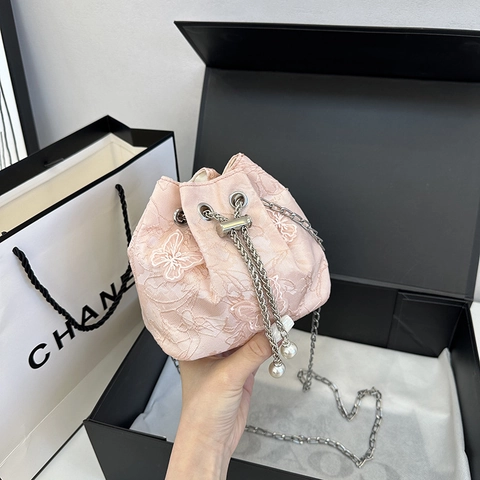 Butterfly Embroidery Lace Bucket Bag Metal Chain Strap Artificial Pearl Tassel Drawstring Crossbody Handbag Women Sweet Vintage