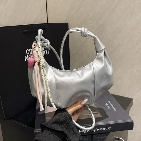Borsa Hobo A Mezzaluna Pieghettata Da Donna Pelle PU Borsa A Tracolla Arricciata Con Ciondolo A Cuore E Corda Intrecciata