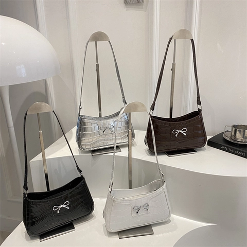 Women PU Leather Crocodile Pattern Shoulder Bag With Metal Bow Decor French Vintage Underarm Baguette Bag For Daily Use