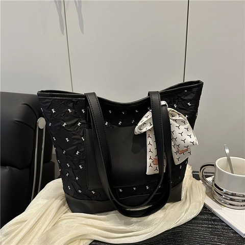 Bolso Tote de Gran Capacidad de Moda para Mujer Cuero PU Color Sólido Bolso de Hombro Con Decoración de Pañuelo de Seda Elegante Bolso de Axila Casual