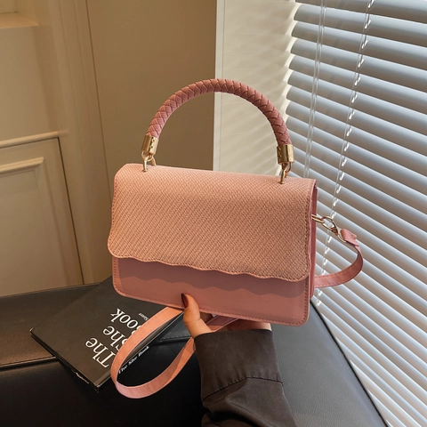 Damen Umhängetasche Aus PU Leder Mit Geflochtenem Griff Und Wellenkante Elegante Minimalistische Handtasche Verstellbarer Riemen