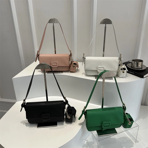 Damen Schultertasche Lychee Muster PU Leder Klappe Quadratische Schnalle Unterarmtasche Mit Mini Anhänger Tasche Schick