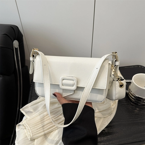 Damen Schultertasche Lychee Muster PU Leder Klappe Quadratische Schnalle Unterarmtasche Mit Mini Anhänger Tasche Schick