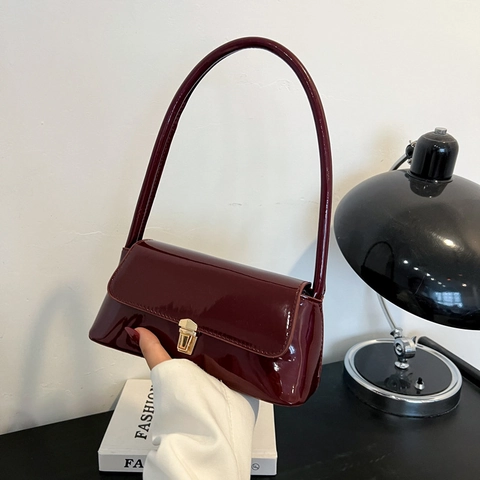 Minimalist Women Patent Leather Underarm Bag Fashion Glossy Solid Color Shoulder Bag Gold Buckle Retro Baguette Bag Gift