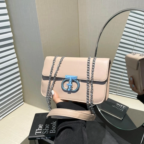 Retro Women Shoulder Crossbody Bag PU Leather Small Square Handbag With Silver Circular Interlocking Lock Metal Chain Strap
