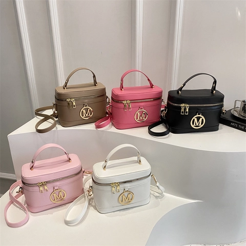 Sac Bandoulière Vintage pour Femmes Sac à Main en Cuir PU à la Mode Avec Logo Lettre en Métal Petit Sac à Bandoulière Carré