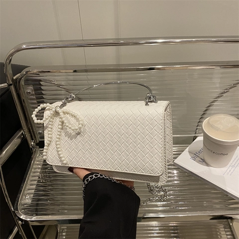 Damen Gewebte PU Leder Achseltasche Künstliche Perlen Schleife Silber Metall Griff Abnehmbare Kette Umhängetasche Chic Minimalistisch