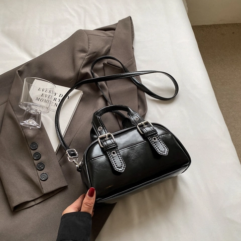 Damen Boston Tasche Glänzendes PU Leder Handheld Crossbody Schultertasche Retro Minimalistisch Schicke Handtasche Silberne Schnalle