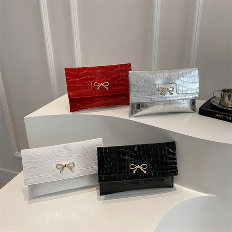 Women Crocodile Pattern PU Leather Clutch Bag With Metal Bow Magnetic Closure Envelope Evening Handbag Elegant Vintage
