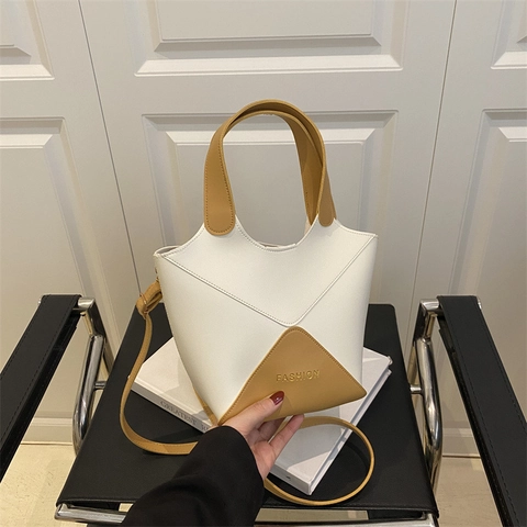 Sac Seau en Cuir PU pour Femme Avec Surpiqûres de Couleur Bandoulière Réglable Sac à Main Bandoulière Urban Simple Fashion Tote Bag