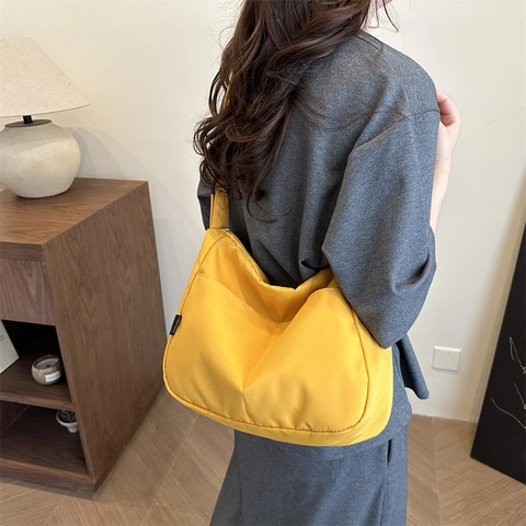 Large Capacity Crossbody Bag Lightweight Nylon Hobo Shoulder Handbag With Adjustable Strap For Women School Travel Casual