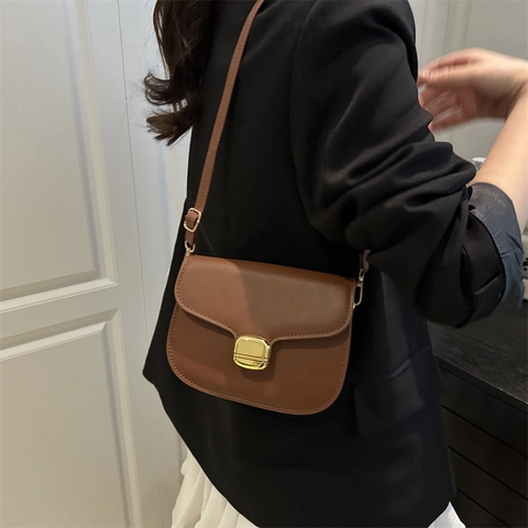 Minimalist PU Leather Saddle Crossbody Bag For Women With Gold Hardware Adjustable Strap Vintage Elegant Daily Handbag