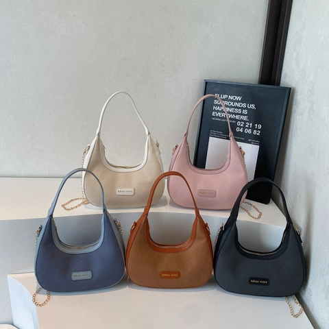 Sac Hobo Femme En Cuir PU Tissé Forme Croissant Avec Décoration Chaîne Métallique Sac Bandoulière Versatile Et Léger
