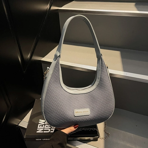 Sac Hobo Femme En Cuir PU Tissé Forme Croissant Avec Décoration Chaîne Métallique Sac Bandoulière Versatile Et Léger