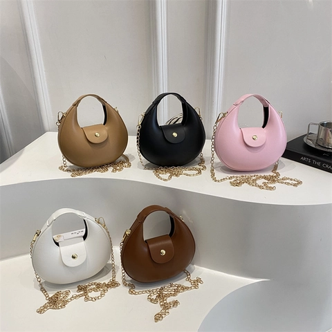 Sac Croissant pour Femmes en Cuir PU Petit Sac à Épaule Chaîne Dorée Sac Bandoulière Minimaliste Sac à Main Chic Décontracté Mode