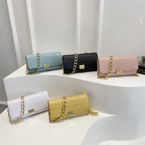 Women's Crocodile Pattern PU Baguette Bag With Gold Metal Chain Strap Small Shoulder Bag For Daily Fashion Party Wear