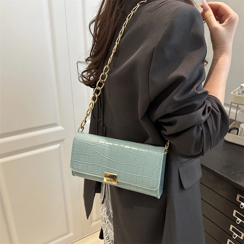 Croc Embossed PU Leather Shoulder Bag For Women Small Square Baguette Underarm Bag Gold Chain Lock Closure Versatile
