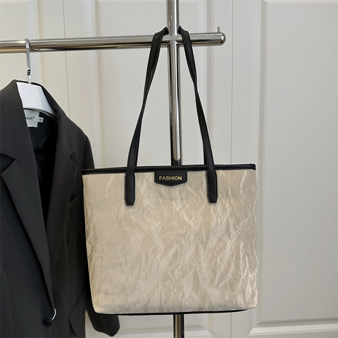 Sac Cabas Femme en Cuir PU Plissé Couleur Contrastée Étiquette Fashion Sac à Épaule Grande Capacité Minimaliste Urbain Quotidien