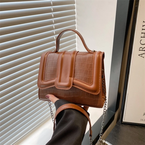 Crocodile Pattern PU Leather Crossbody Bag For Women Retro Small Square Handbag With Metal Chain Strap Flap Closure