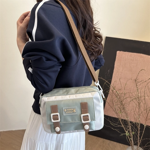 Sac Bandoulière Nylon Femme Style Japonais Minimaliste Color Block Avec Large Bandoulière Réglable Petit Sac Carré À Rabat