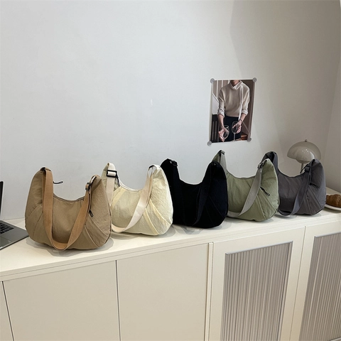 Damen Große Kapazität Gefaltete Nylon Schultertasche Minimalistische Halbmond Hobo Tragetasche Täglich Lässige Einfarbige Umhängetasche
