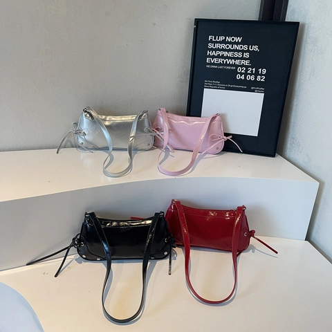 Borsa Baguette In Pelle Verniciata Lucida Donna Fiocco Nastri Borchie Argentate Y2K Tendenza Metallico Spalla