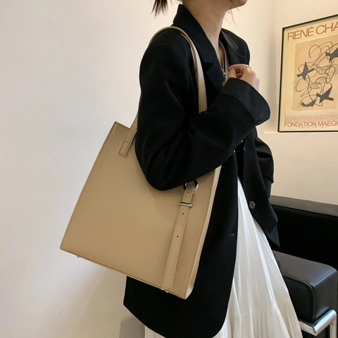 Women Large Capacity Tote Bag PU Leather Simple Urban Style Shoulder Bag With Silver Metal Rings Solid Color