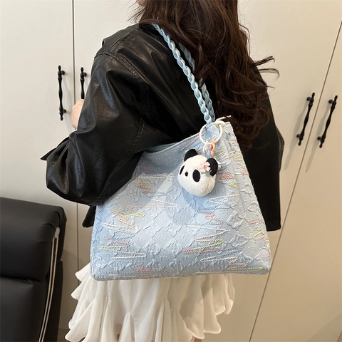 Damen Mode Tote Bag Große Kapazität Bunte Wellen Stickerei Geprägte Textur Gewebter Griff Schultertasche Mit Panda Anhänger