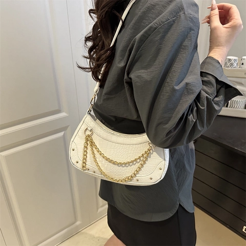 Sac sous le Bras Tendance Motif Crocodile pour Femmes Chaîne Or Rivets Forme Demi-Lune Sac à Épaule Cuir PU Main